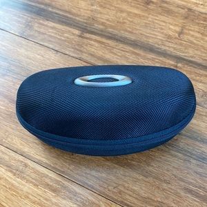 Large Oakley sunglasses case / vault case